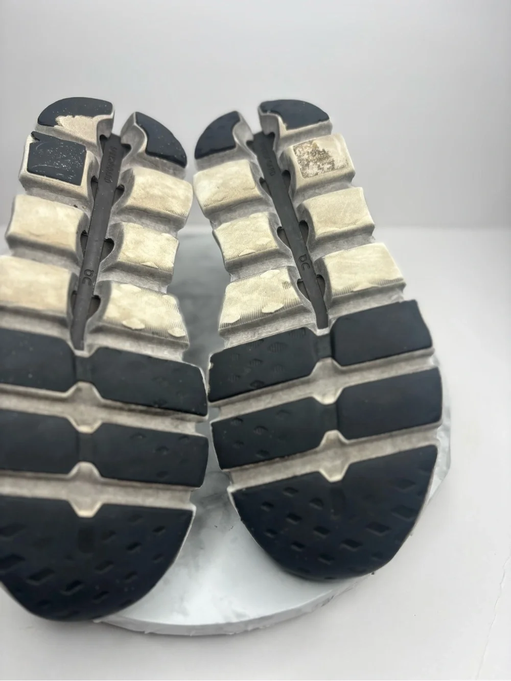 Size 8 - ON Cloudswift 3 All Black W